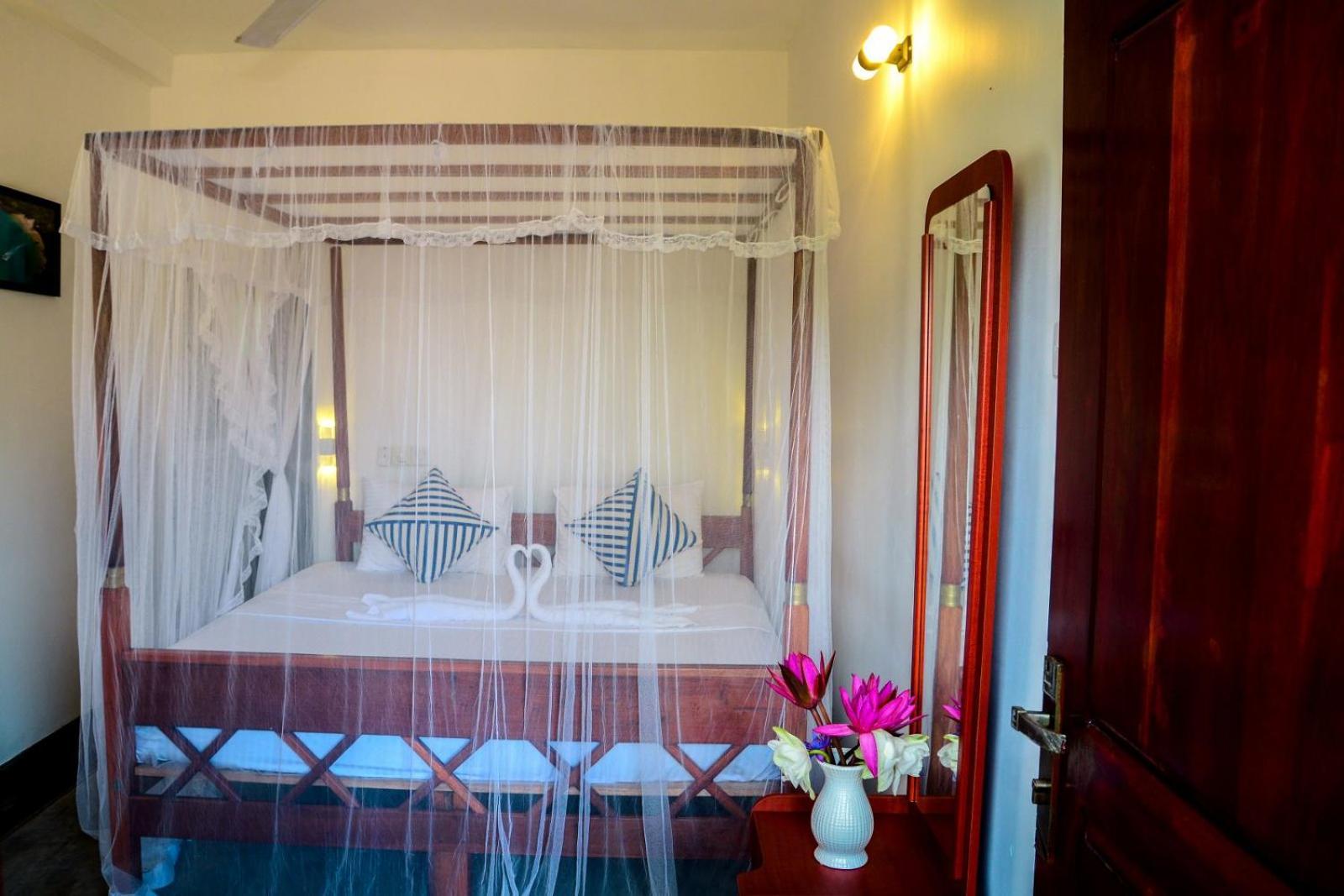Coconut Style Restaurant & Milinda Guest Otel Unawatuna Dış mekan fotoğraf