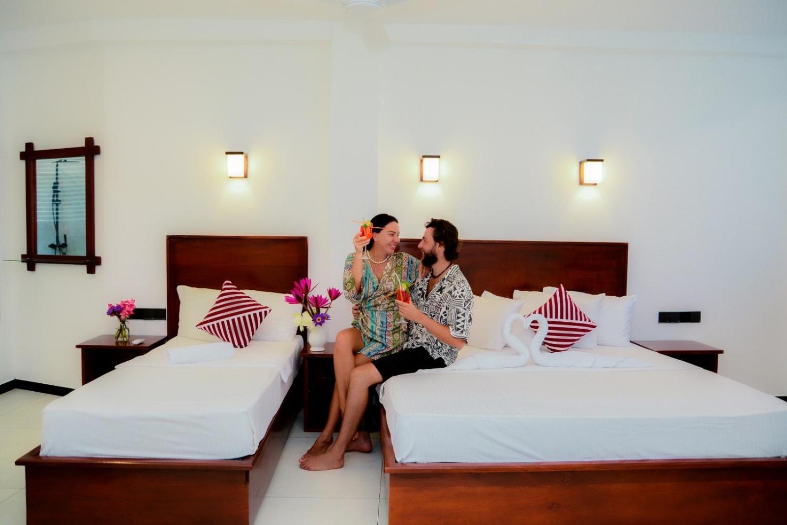 Coconut Style Restaurant & Milinda Guest Otel Unawatuna Dış mekan fotoğraf